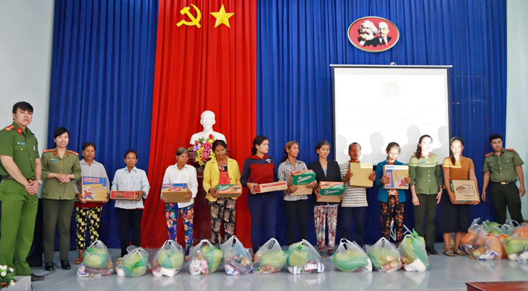 Quản lý, giáo dục người thân trong gia đình không phạm tội và tệ nạn xã hội
