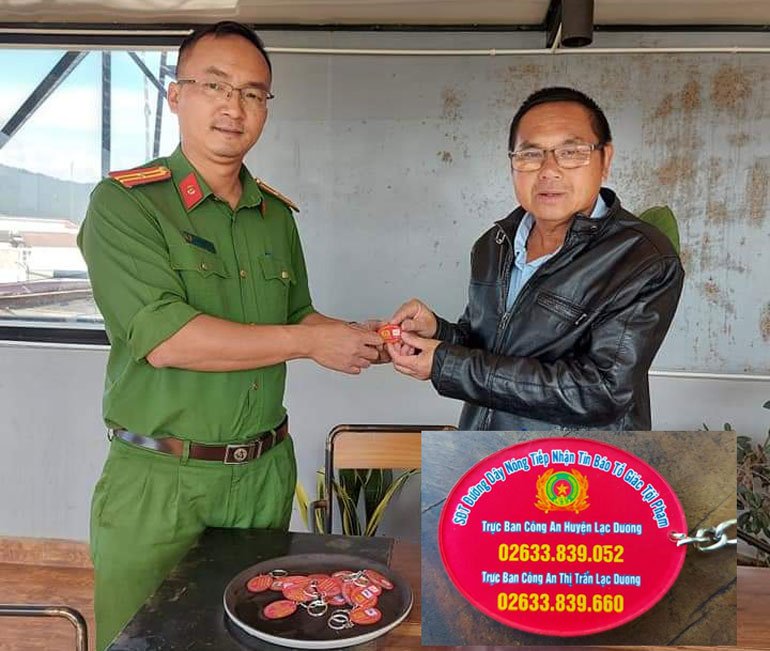 Trao 2.500 móc khóa an ninh, vì bình yên cuộc sống