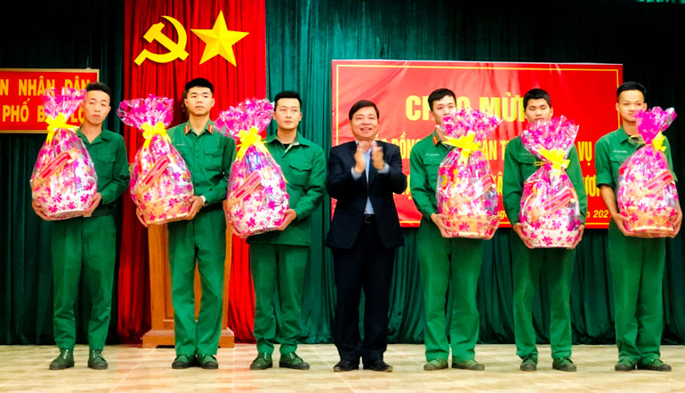 Các huyện, thành phố đón quân nhân hoàn thành nghĩa vụ quân sự trở về địa phương