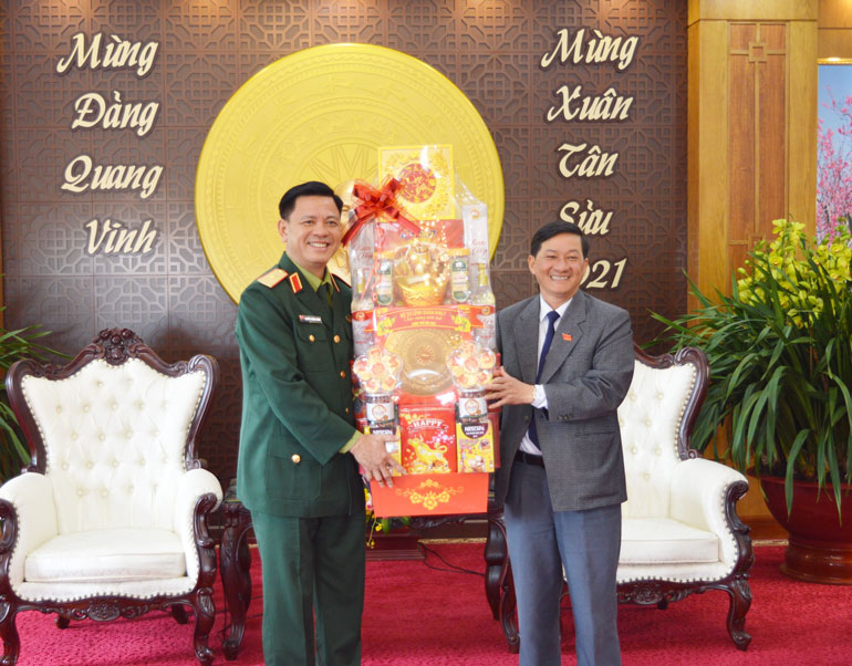 Bộ Tư lệnh Quân khu 7 thăm, chúc tết tại Lâm Đồng