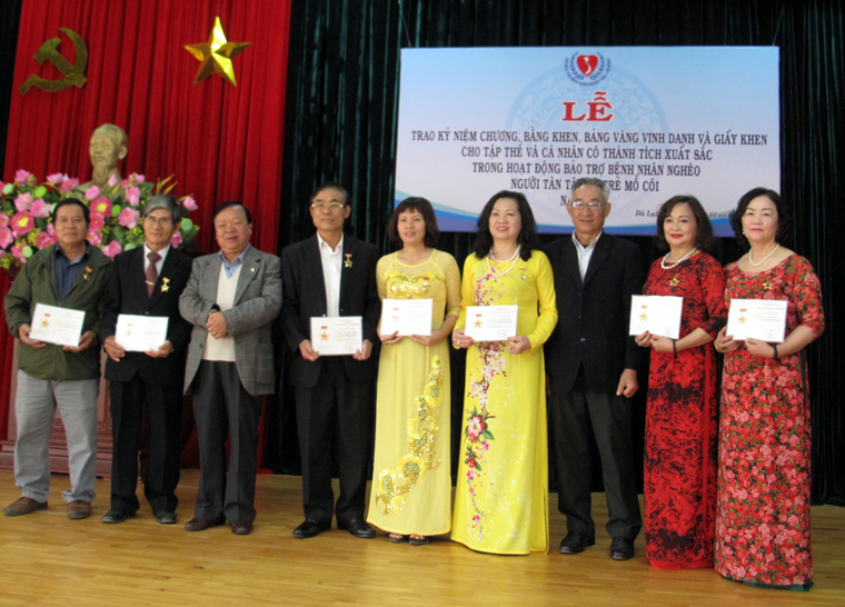 Tỏa sáng những tấm lòng nhân ái