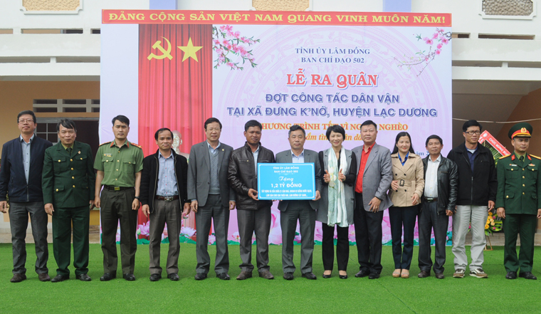 Ra quân đợt công tác dân vận tại xã vùng sâu