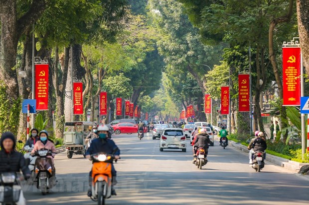 Công tác trang trí, tuyên truyền, cổ động trực quan phục vụ Đại hội đại biểu toàn quốc lần thứ XIII của Đảng được các đơn vị chức năng của Hà Nội triển khai từ nhiều ngày nay.