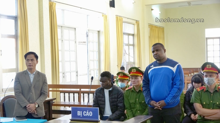 Nhiều người dính bẫy lừa của 2 người ngoại quốc