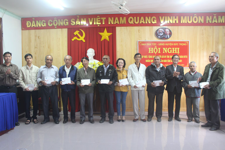Gặp mặt 77 người có uy tín vùng đồng bào dân tộc thiểu số