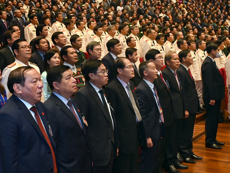 Các đại biểu chào cơ bế mạc Đại hội