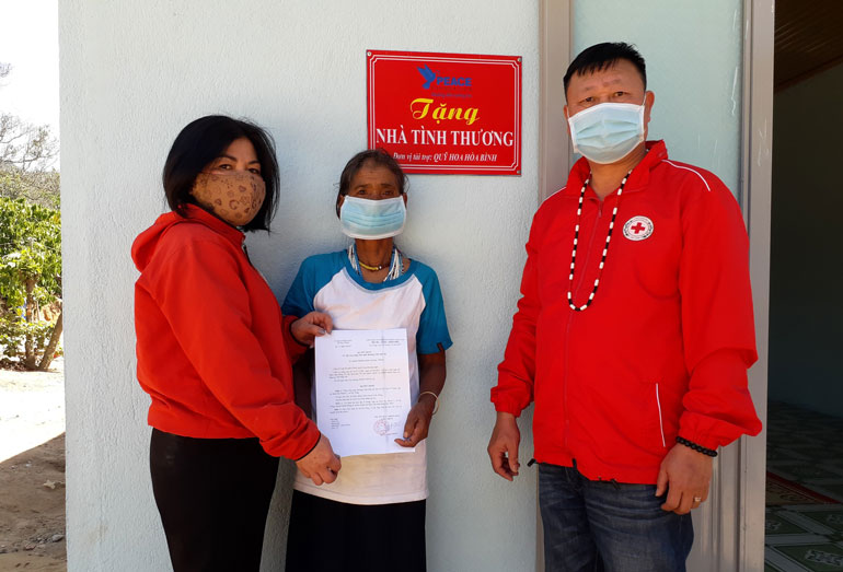 Khánh thành 2 nhà tình thương Chữ thập đỏ và trao 50 suất quà tết