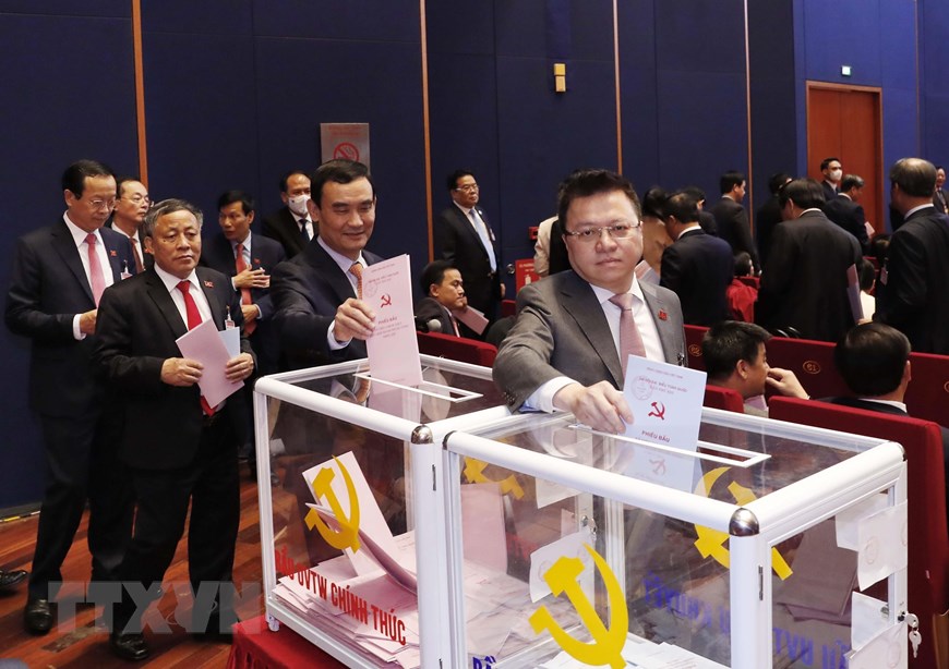 Các đại biểu bỏ phiếu bầu Ban Chấp hành Trung ương khóa XIII, chiều 30/1/2021. (Nguồn: TTXVN)