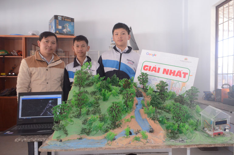 Học trò ''chia lửa'' cùng cộng đồng