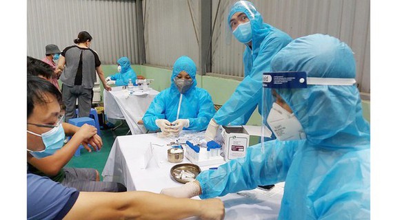 TPHCM bác tin đồn ''20 ca COVID-19 tại Tân Sơn Nhất''