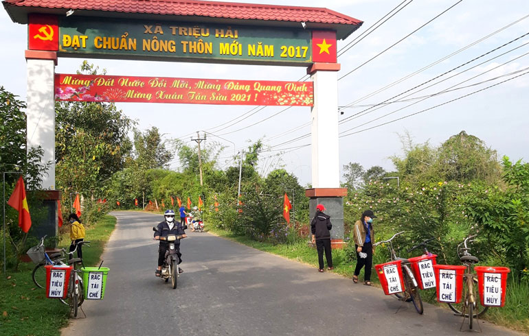 Người dân Đạ Tẻh ra quân dọn vệ sinh, tạo cảnh quan đón tết