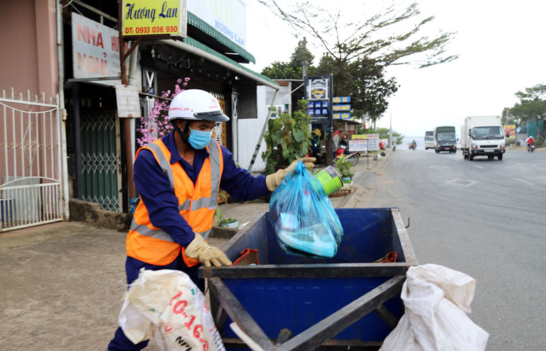 Chắt chiu lo tết cho con