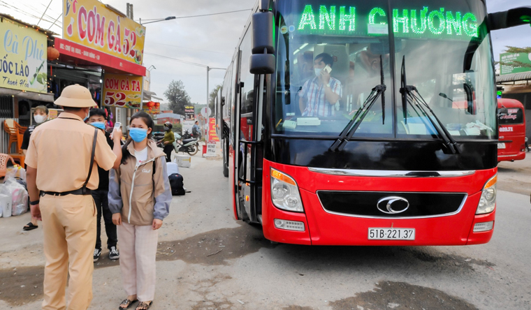 Chiến sĩ cảnh sát giao thông trên tuyến đầu chống dịch