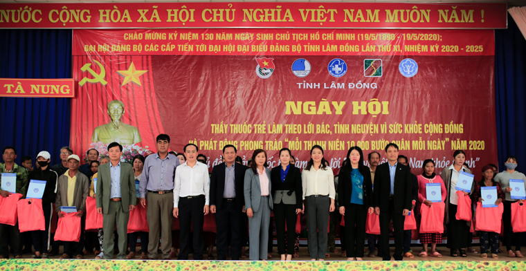 Tặng thẻ bảo hiểm y tế