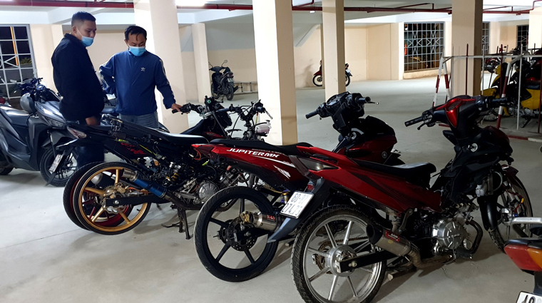 Xử lý xe độ chế đua xe, đánh võng
