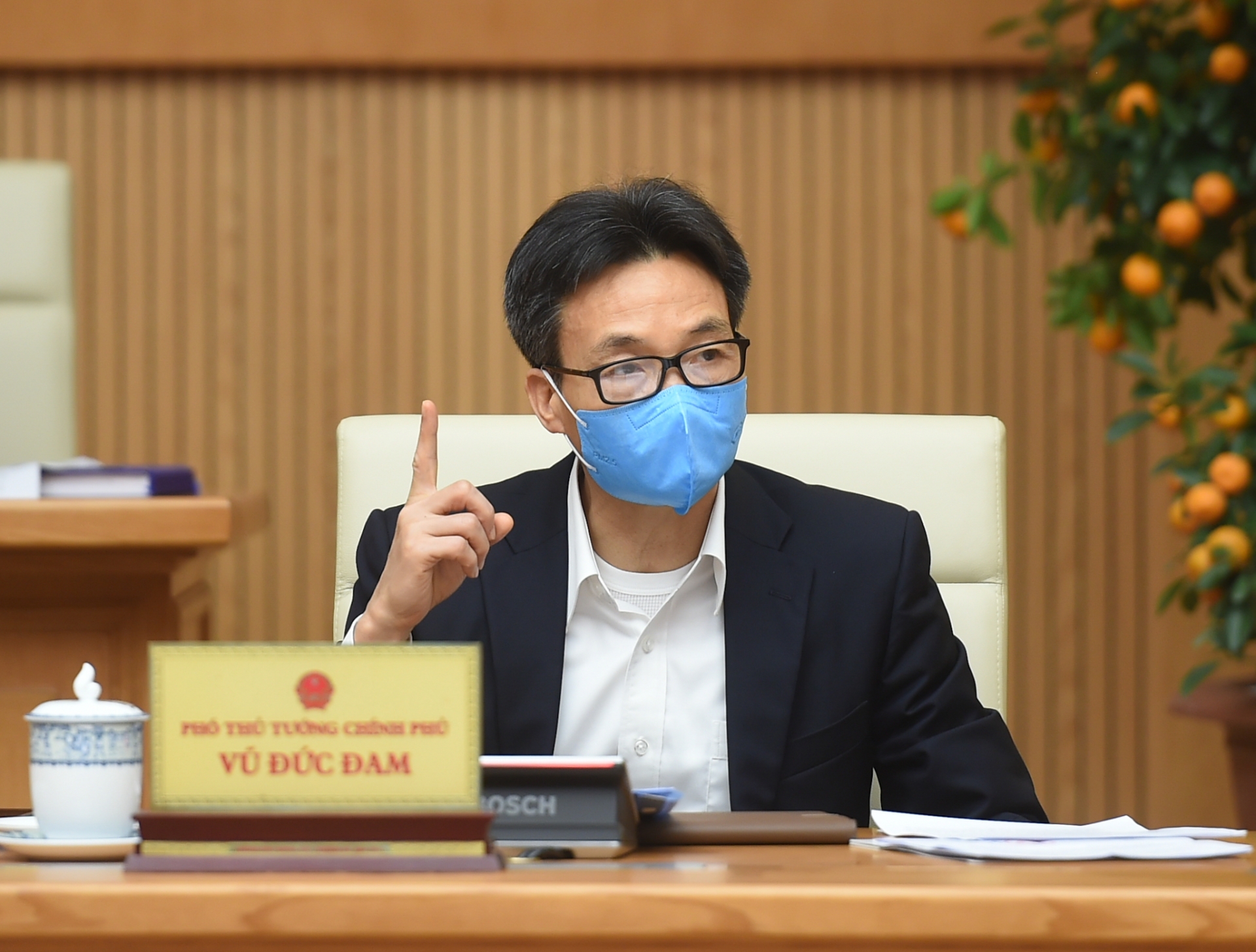 Phó Thủ tướng Chính phủ Vũ Đức Đam, Trưởng Ban Chỉ đạo quốc gia phòng chống dịch COVID-19 phát biểu tại cuộc họp