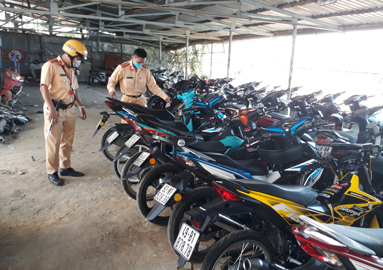 Xử lý 41 trường hợp dùng xe máy quậy phá, nẹt pô, đi xe một bánh