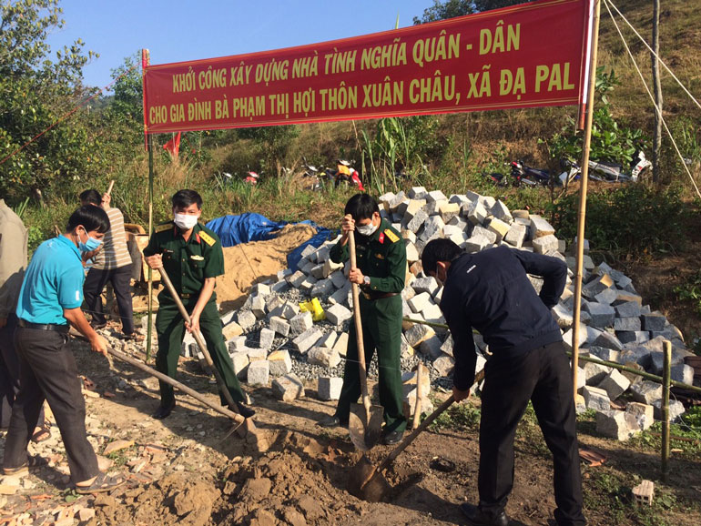 Xây nhà nghĩa tình quân - dân cho gia đình thanh niên trúng tuyển nghĩa vụ quân sự