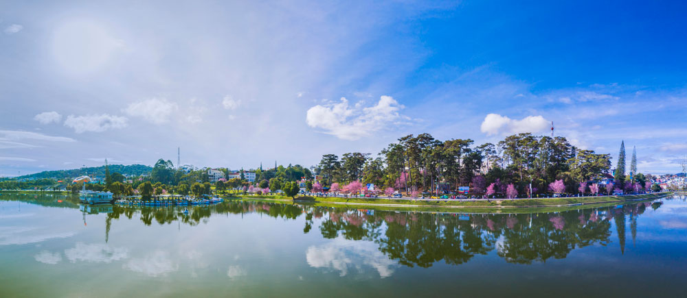 Cung đường mùa xuân. Ảnh Nguyễn Nghĩa