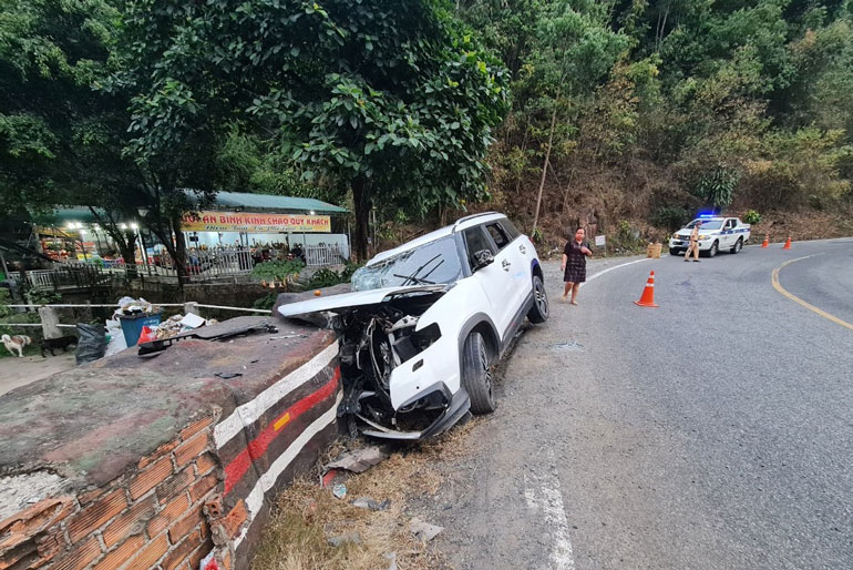 Tại nạn kinh hoàng trên đèo Bảo Lộc, 4 người trong một gia đình thương vong