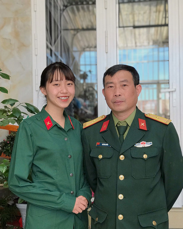 Nữ cử nhân tình nguyện lên đường nhập ngũ