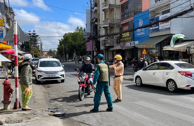 Đà Lạt phạt 160 người không đeo khẩu trang nơi công cộng