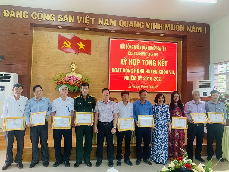 Cá nhân được khen thưởng vì có thành tích xuất sắc trong hoạt động của HĐND các cấp nhiệm kỳ 2016 – 2021