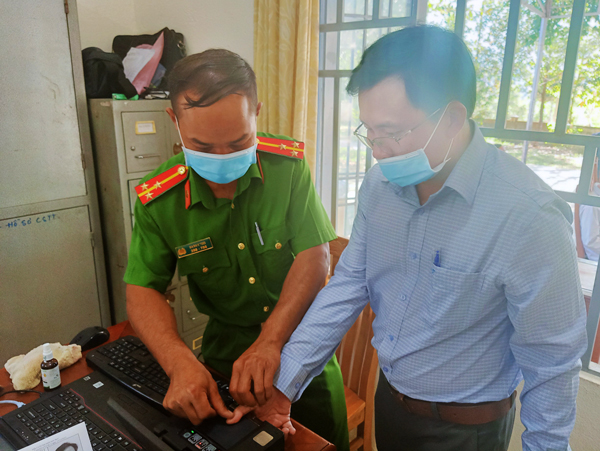 Đam Rông triển khai làm căn cước công dân gắn chíp điện tử