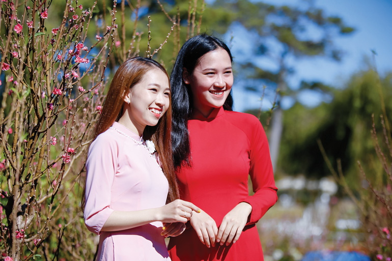 Có những tâm hồn mang theo tà áo