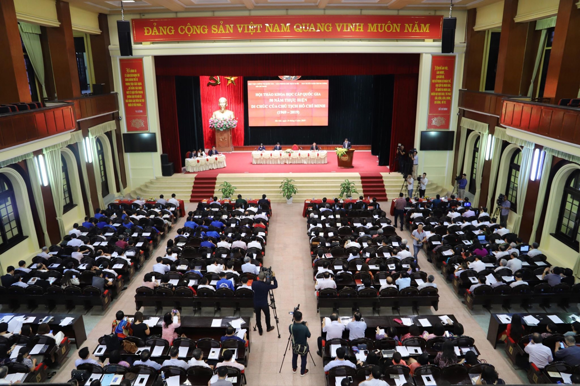 Toàn cảnh hội thảo khoa học “50 năm thực hiện Di chúc của Chủ tịch Hồ Chí Minh