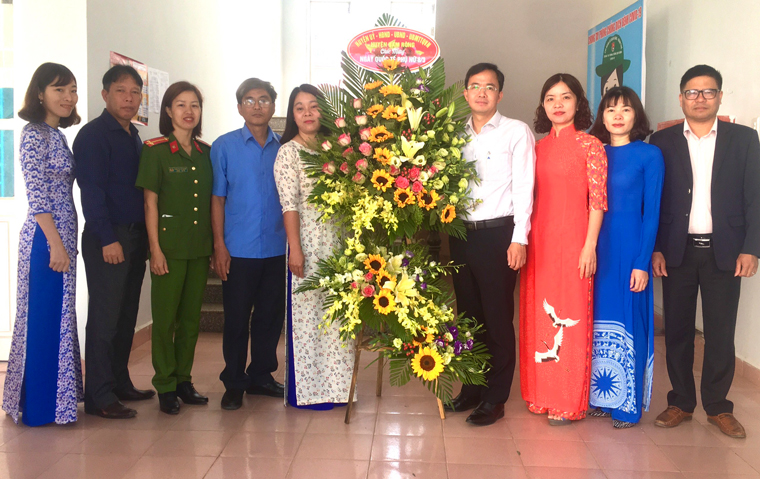 Huyện ủy Đam Rông chúc mừng ngày Quốc tế Phụ nữ