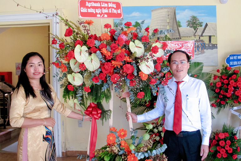 Agribank Lâm Đồng chúc mừng Hội LHPN nhân ngày 8/3
