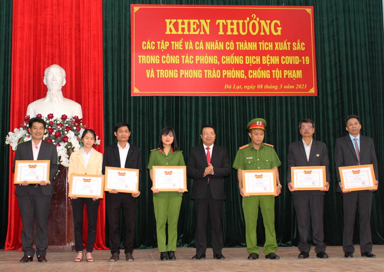 Đà Lạt khen thưởng đột xuất các tập thể, cá nhân có thành tích phòng chống dịch Covid-19
