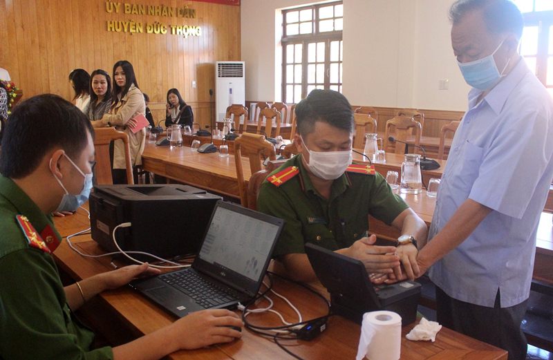 Đức Trọng cấp thẻ căn cước công dân