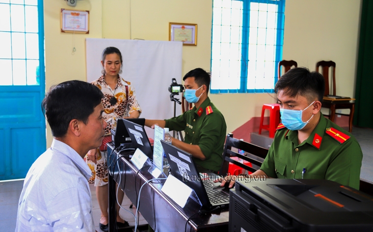 TP Bảo Lộc triển khai làm căn cước công dân gắn chíp điện tử lưu động