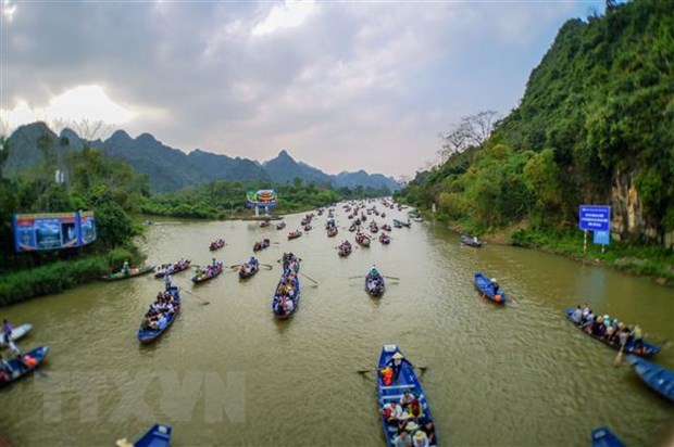 Chùa Hương chính thức mở cửa trở lại đón du khách từ ngày 13/3