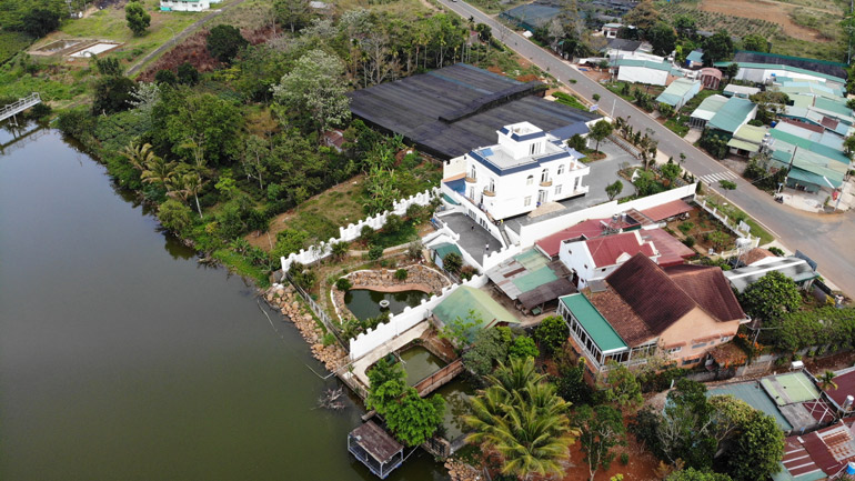 Biệt thự của ông Huyên xây lấn hành lan an toàn Hồ Nam Phương 1