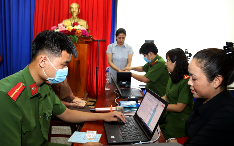 Bảo Lộc làm căn cước công dân đến 22 giờ đêm từ thứ 2 đến chủ nhật