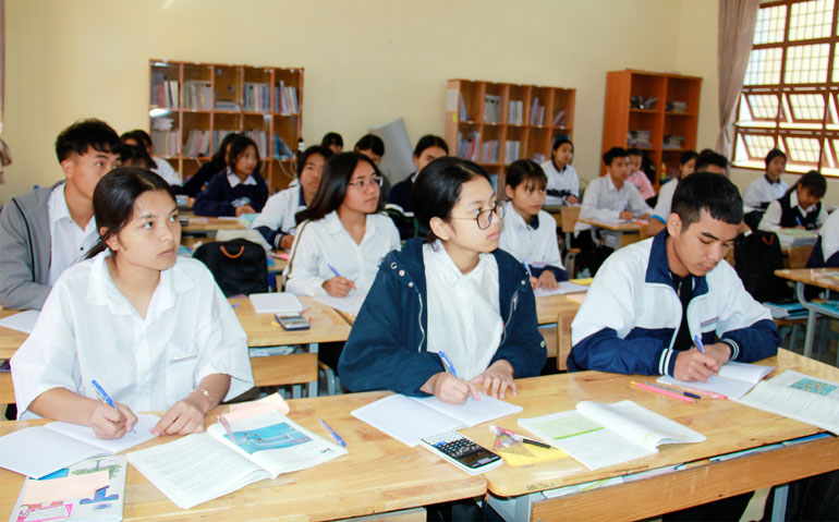 Bệ đỡ cho học sinh THPT dân tộc thiểu số