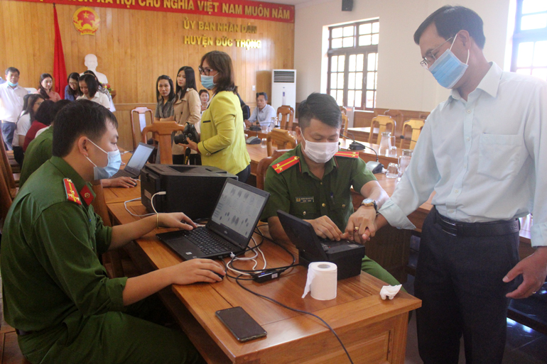 ''Chạy đua'' với tiến độ cấp căn cước công dân gắn chíp điện tử