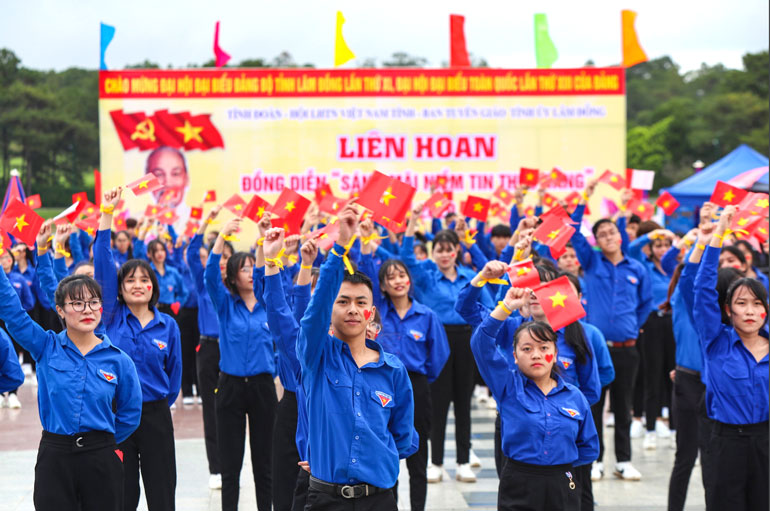 Sắc xuân áo xanh tình nguyện