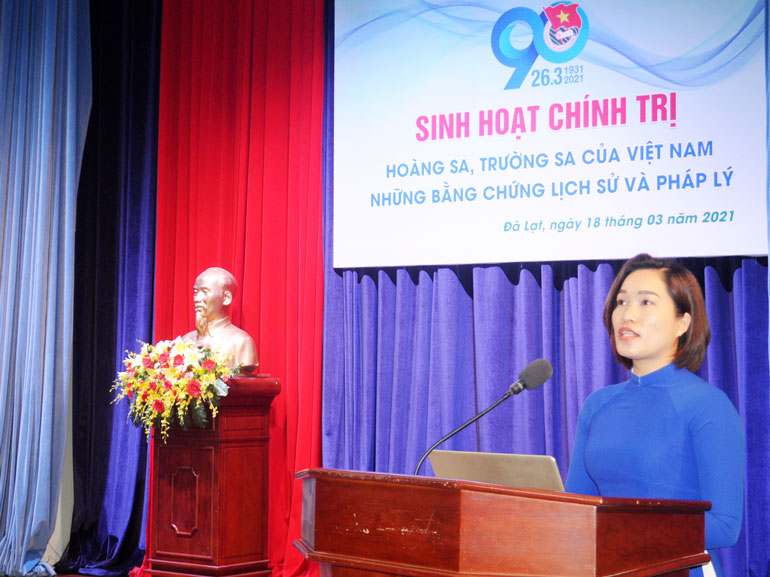 Báo cáo viên phổ biến nội dung về chủ quyền biển đảo cho đoàn viên, thanh niên