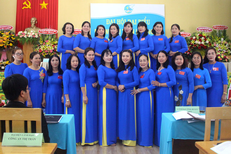 Đoàn đại biểu đi dự Đại hội cấp trên ra mắt Đại hội