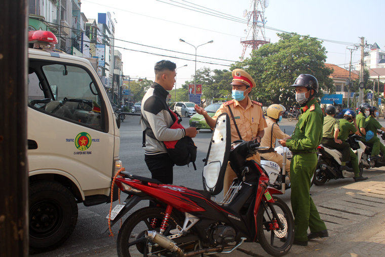 Ra quân đảm bảo trật tự công cộng, trật tự đô thị trên địa bàn huyện Đức Trọng