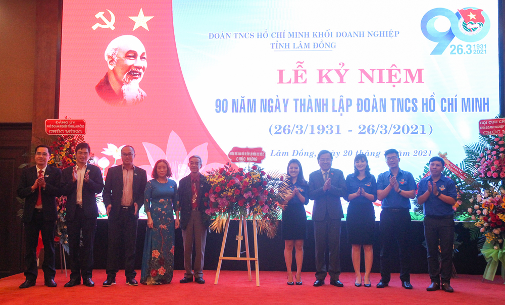 Đoàn Khối Doanh nghiệp tuyên dương những điển hình trong phong trào Đoàn