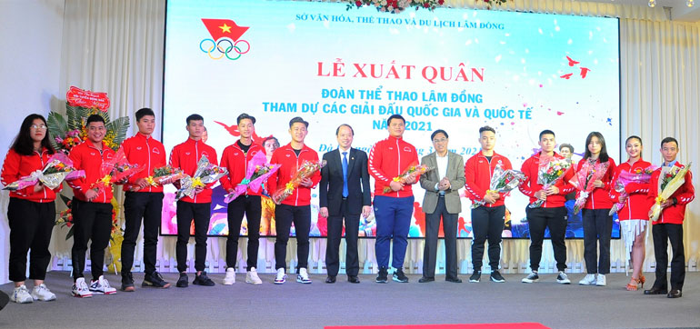 Tuyên dương các vận động viên xuất sắc trong năm 2020