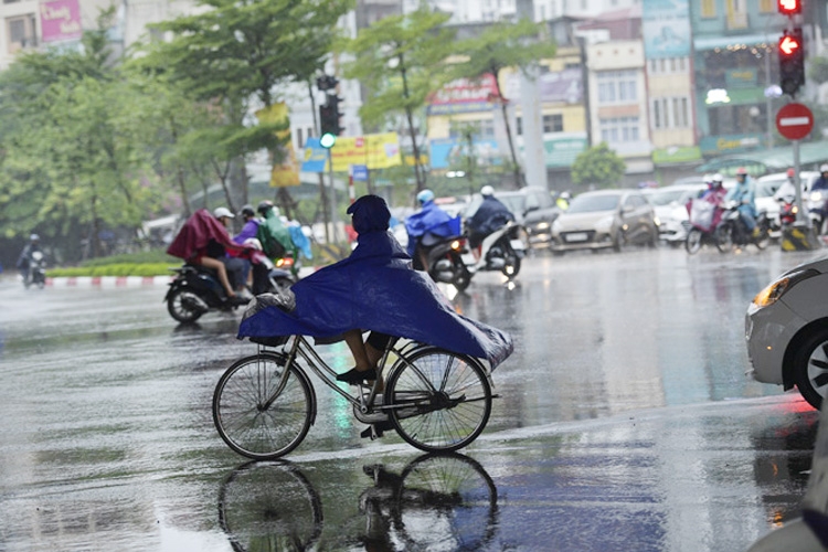 Trung Bộ có mưa rào và dông