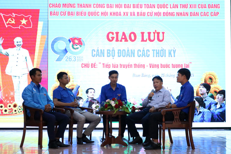 Huyện Đoàn Đam Rông tọa đàm, chia sẻ kinh nghiệm từ cán bộ đoàn qua các thời kỳ