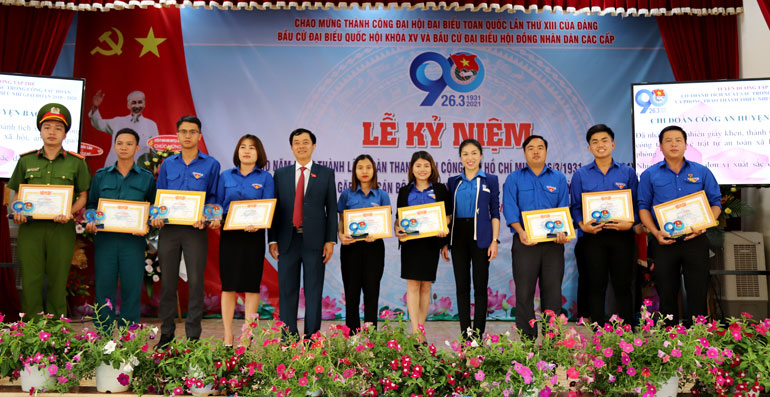 Các tập thể, cá nhân nhận khen thưởng của Huyện Đoàn Bảo Lâm