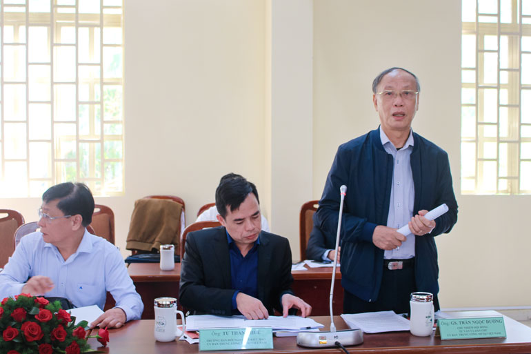 Các đại biểu Đoàn kiểm tra, giám sát tham gia góp ý
